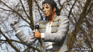 _69934552_michaeljackson_statue_getty