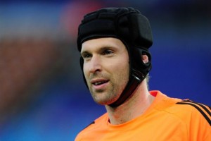 Chelsea's Czech goalkeeper Petr Cech stretches prior to the start the UEFA Champions League second leg semi-final football match against Bar-812710