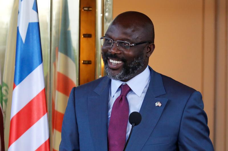 Liberia : president George Weah donated food kits and masks to LFA