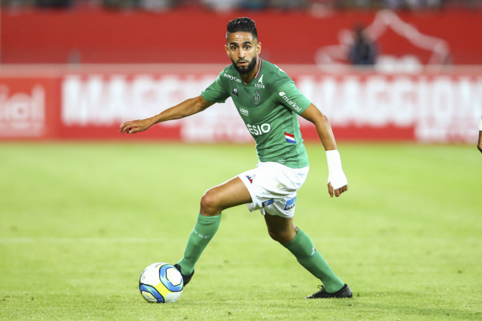 Ryad Boudebouz : Algerian midfielder sets to stay at Saint-Etienne ...