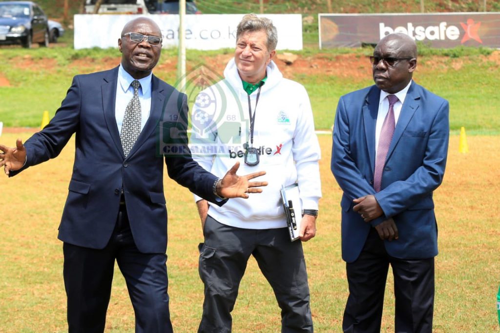 From left to right : Chairman Ambrose Rachier, coach Roberto Oliveira and Vice Chairman Francis Wasuna. Credits / Gor Mahia