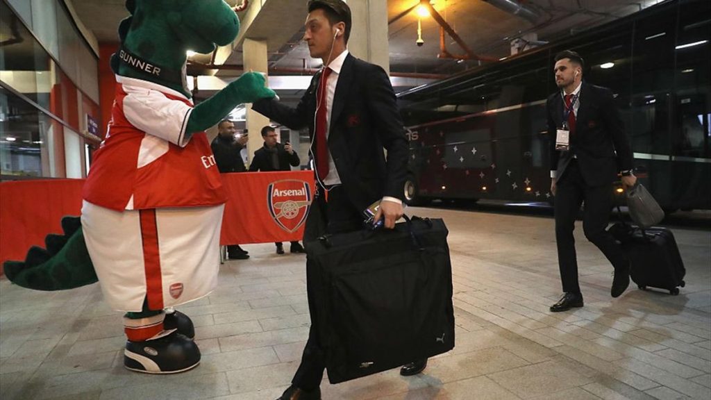  Ozil and Gunnersaurus before a match at Emirates Stadium.