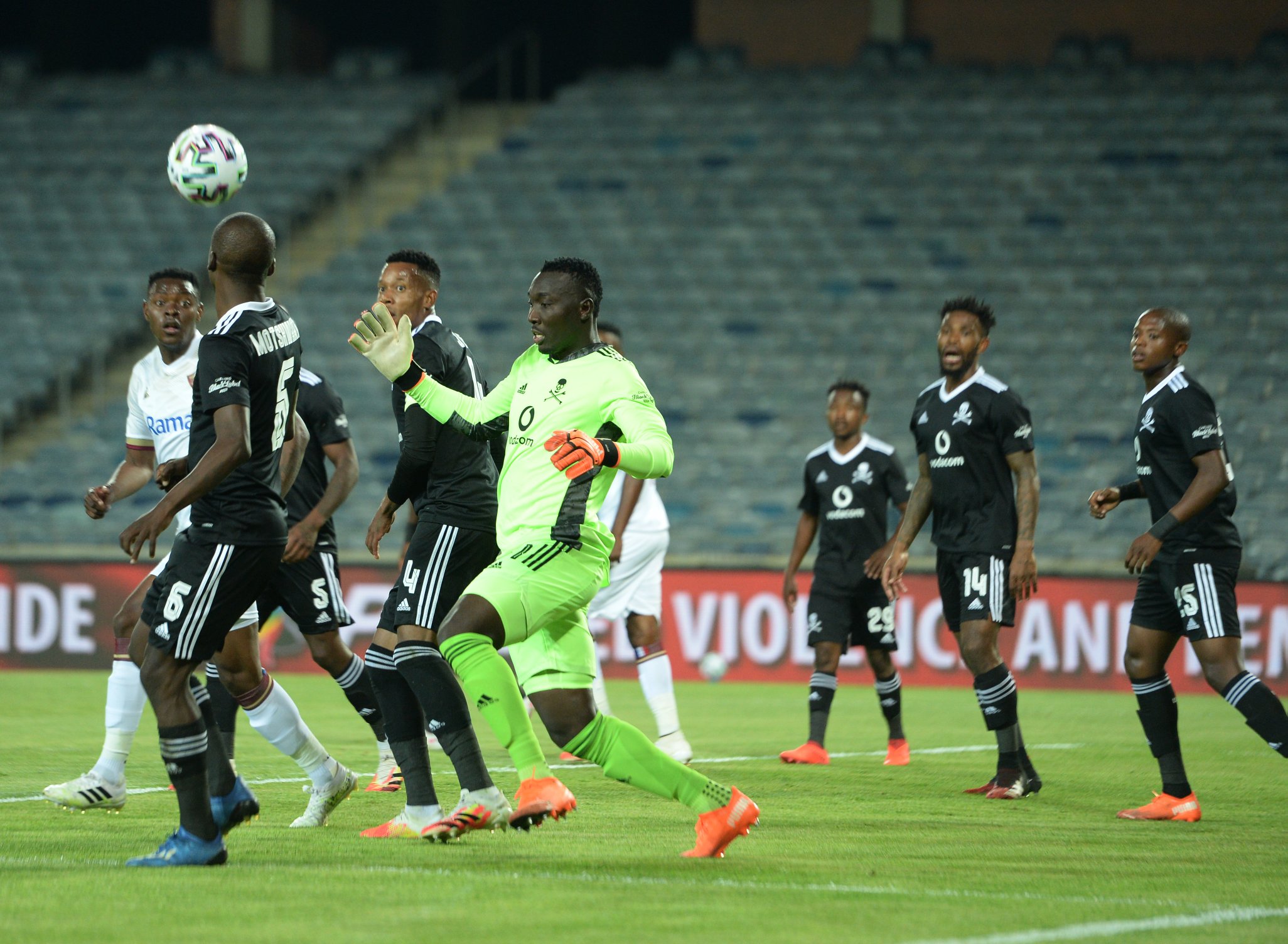 Richard Ofori concedes a goal in his Orlando Pirates debut