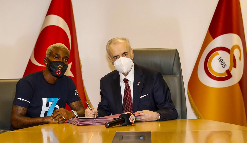 Henry Onyekuru at his arrival at Galatasaray.