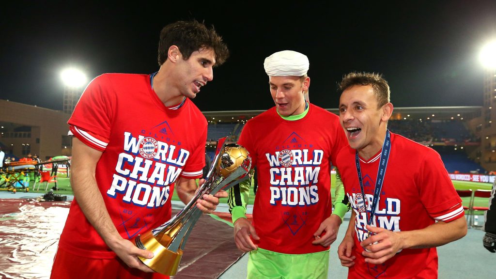 Manuel Neuer celebrating with teammates the 2013 Club World Cup title.