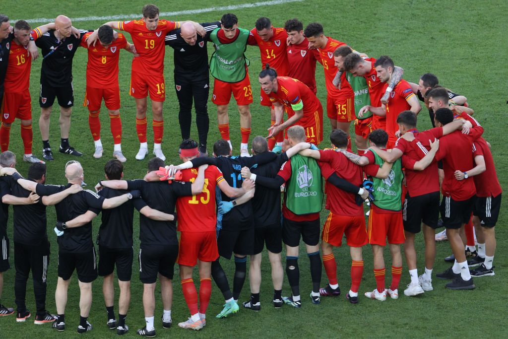 Gareth Bale motivating his teammates at the end of the game.