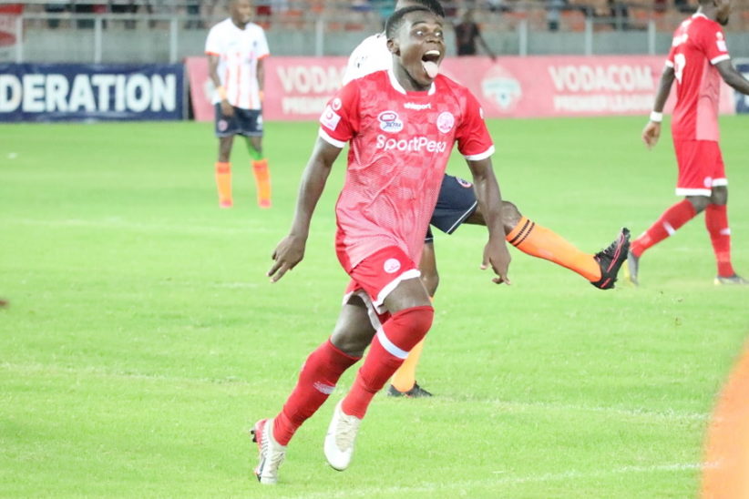 Luis Miquissone celebrating a goal with Simba.