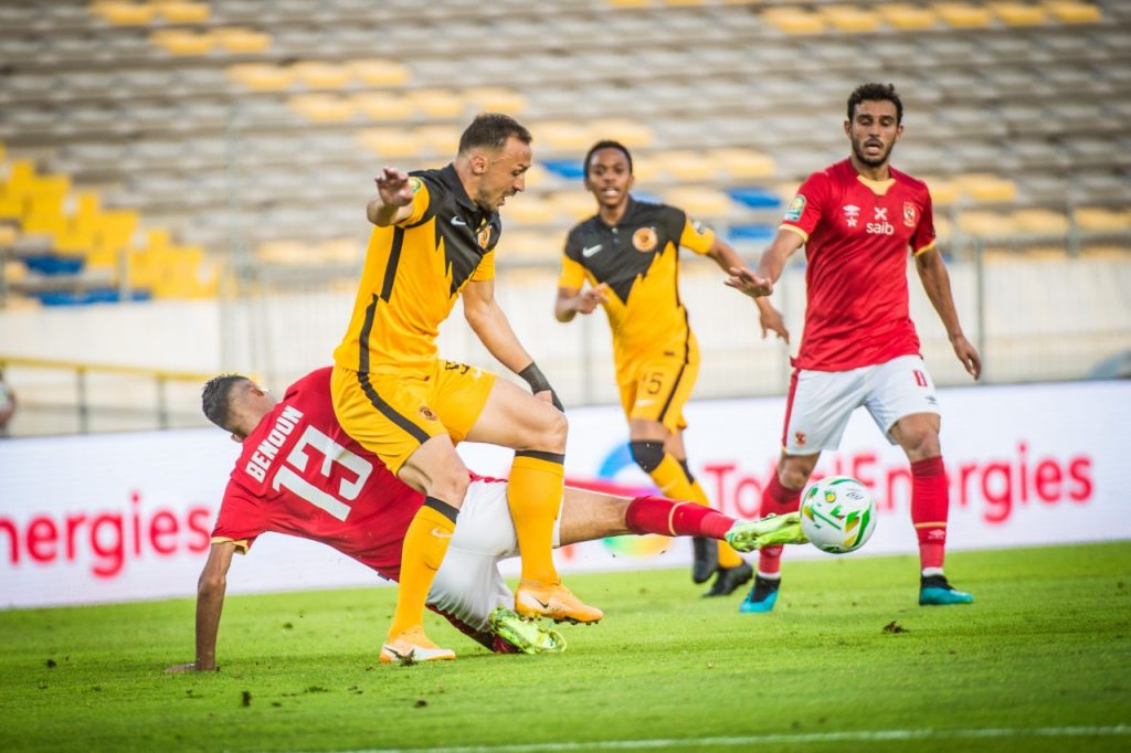 Samir Nurkovic in a challenge with Badr Benoun.