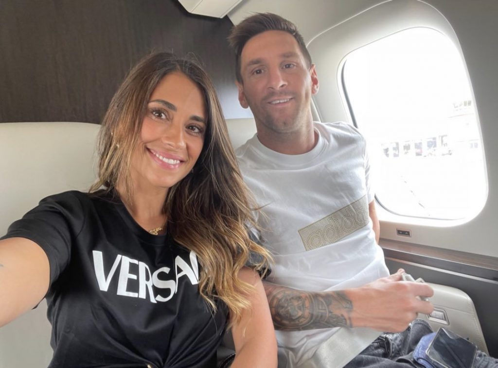 Lionel Messi and family off to Paris to sign his 2-year ...