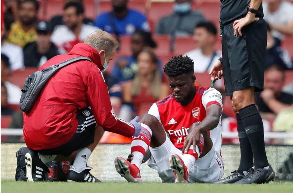 Thomas Partey sitting on the field after his injury.