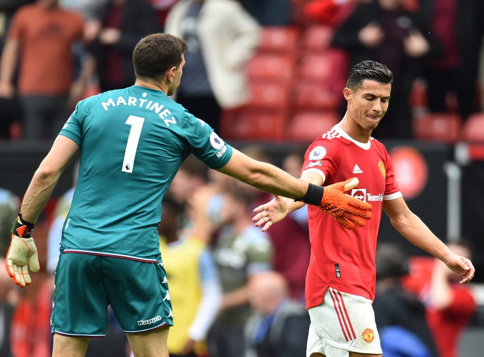 Emiliano Martinez and Cristiano Ronaldo after Fernandes' miss.