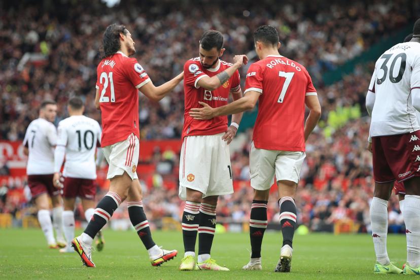 Bruno Fernandes being consoled by his teammates.