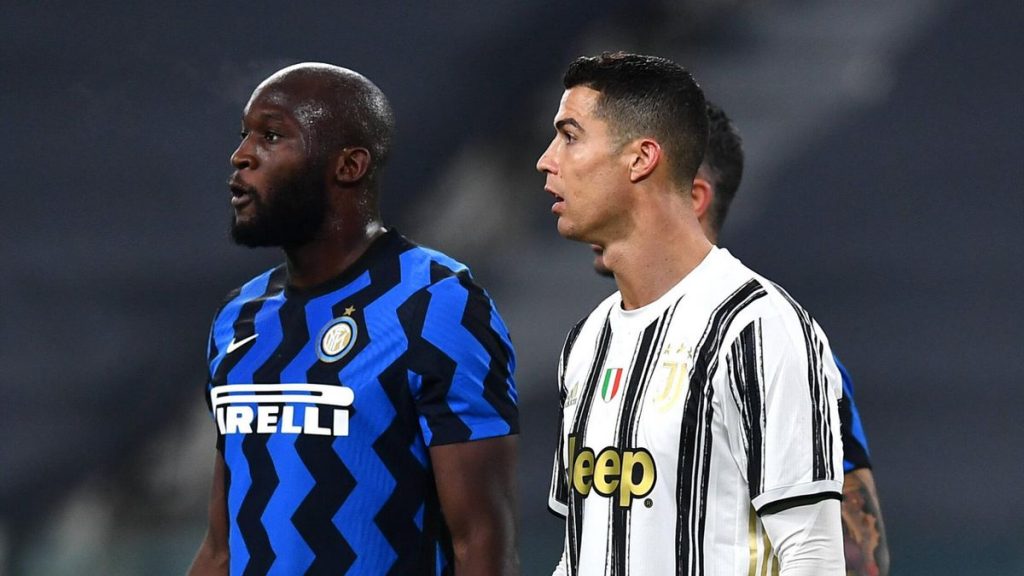 Lukaku and Ronaldo during a Juventus-Inter Milan clash.
