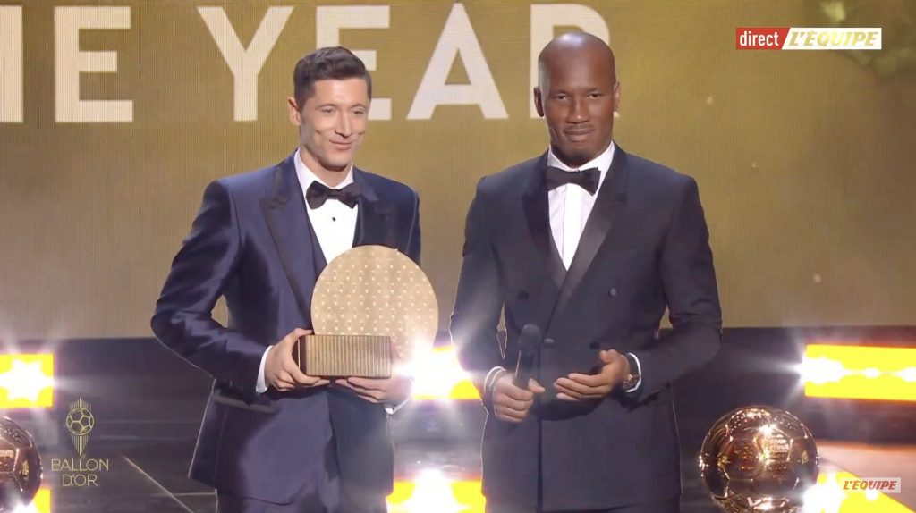 Robert Lewandowski receiving his Award alongside Didier Drogba.