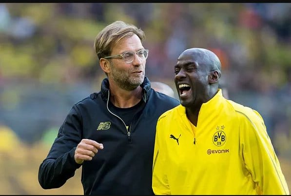 Otto Addo alongside Jürgen Klopp during a Dortmund training session.