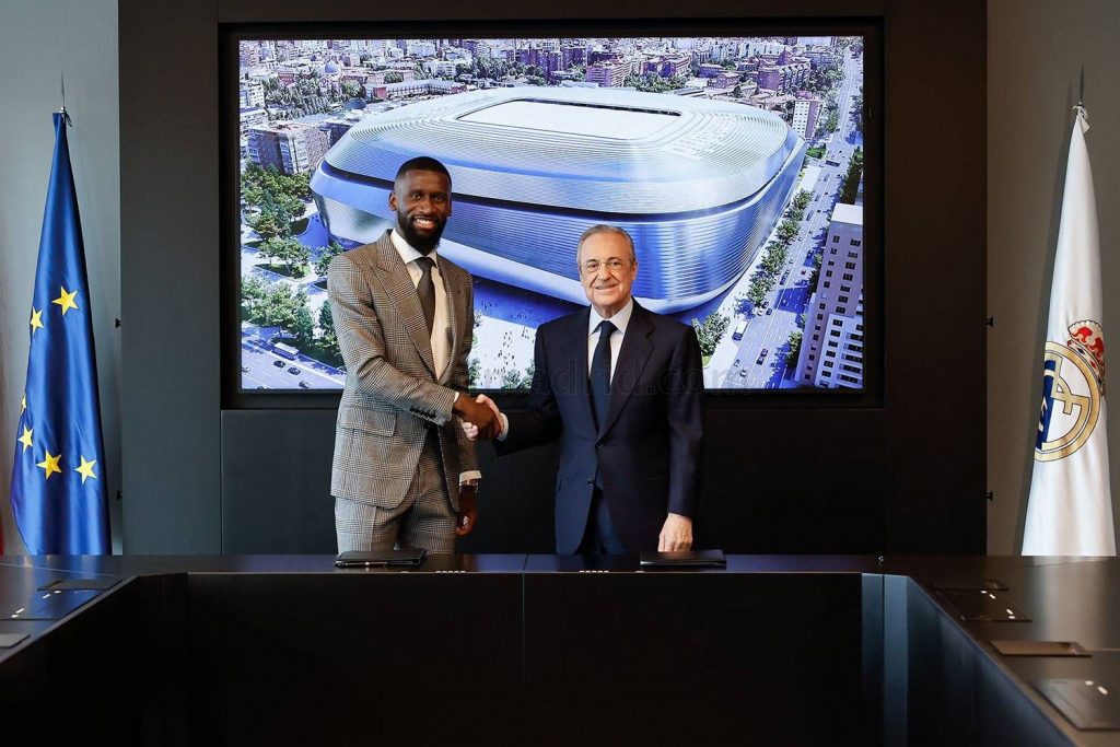 Antonio Rüdiger alongside Florentino Perez during his unveiling ceremony.