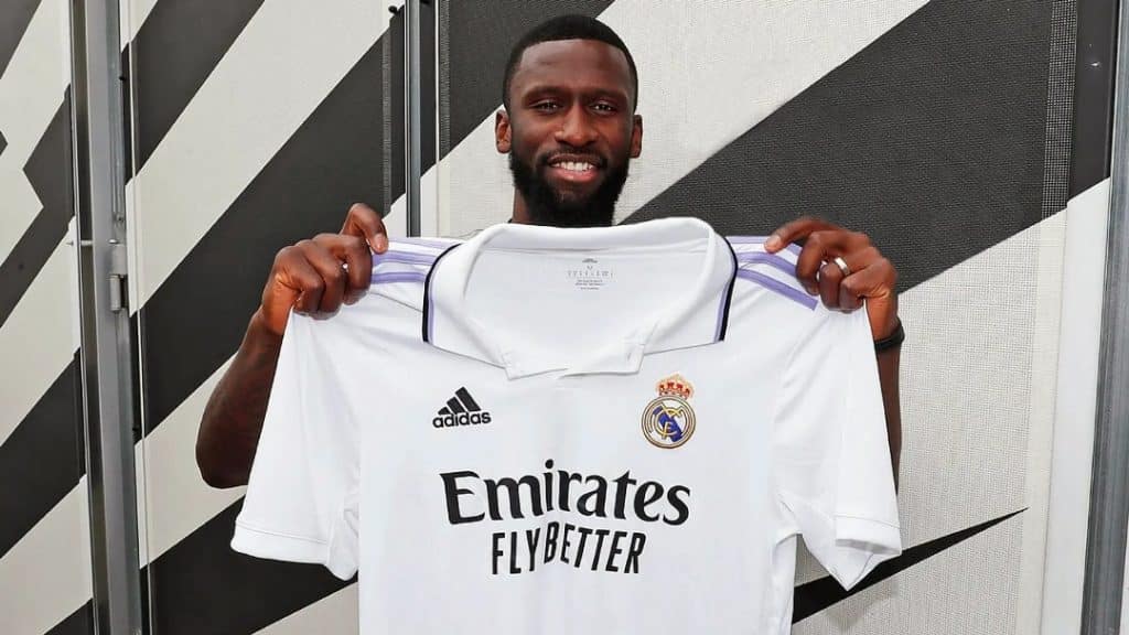 Antonio Rüdiger with Real Madrid's 2022/23 home kit.