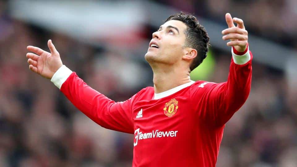 Cristiano Ronaldo is back to Manchester to look for a solution over his future.