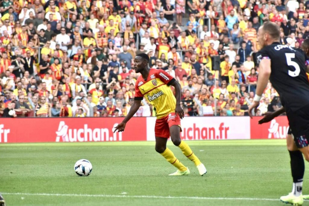 Salis Abdul Samed in action during a Ligue 1 game.