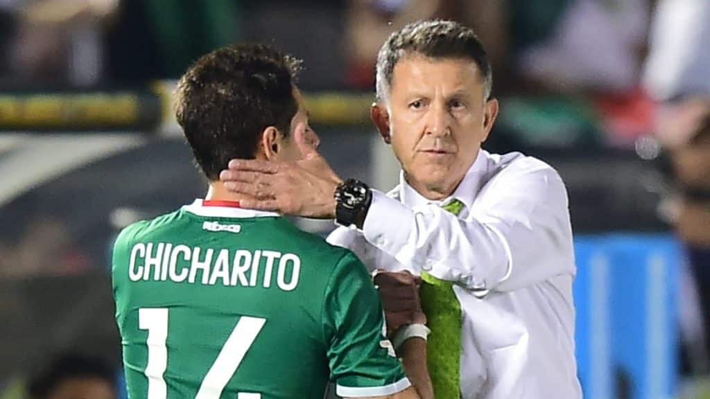 Juan Carlos Osorio and Chicharito during his time as Mexico national team coach.