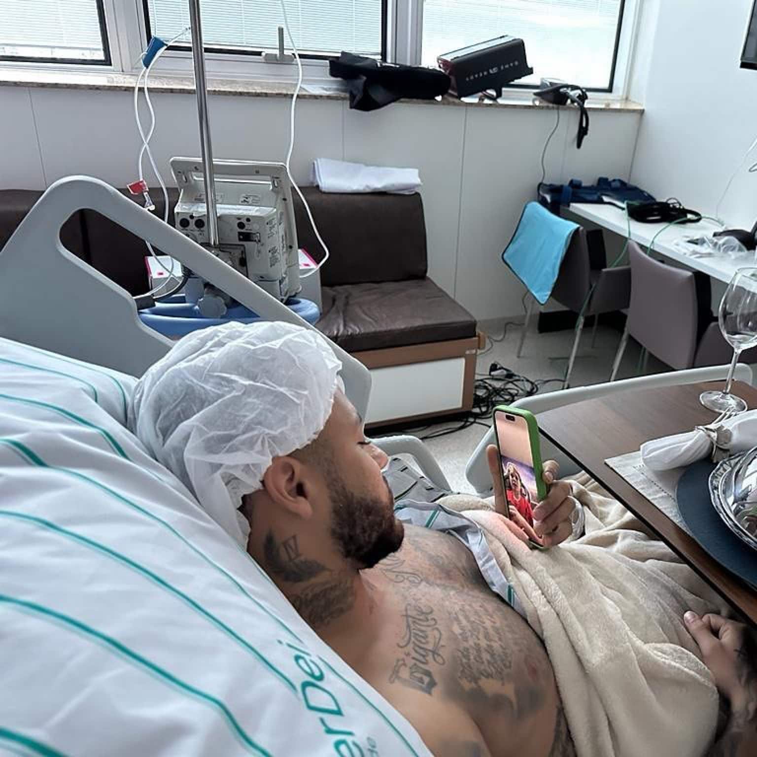 Neymar Undergoes Surgery On His Anterior Cruciate Ligament