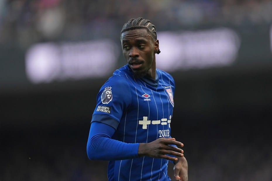 Trabzonspor Eye Move for Axel Tuanzebe as Contract Nears Expiry - Africa Top Sports