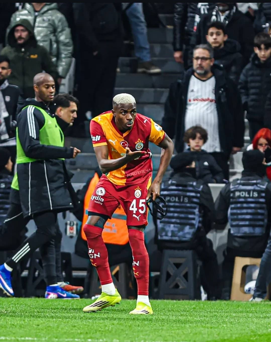 Osimhen Header Seals Derby Win for Galatasaray Against Besiktas Osimhen Header Seals Derby Win for Galatasaray Against Besiktas