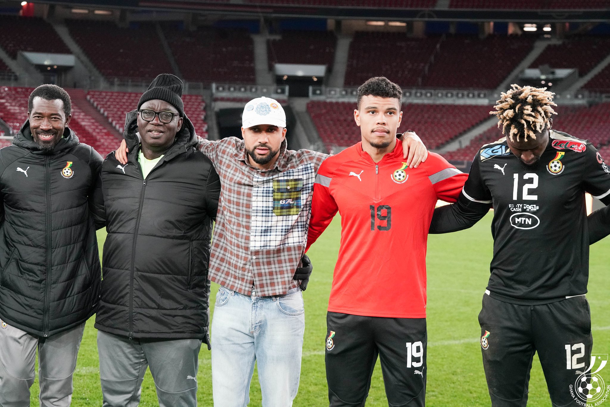 Daniel-Kofi Kyereh Makes Special Camp Visit Amid Injury Recovery