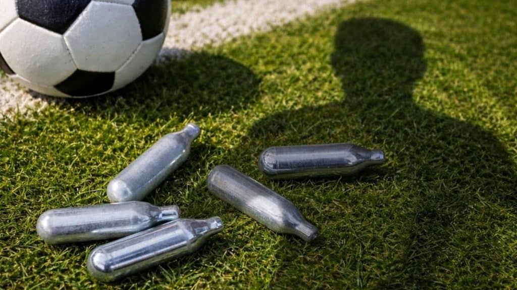 Football : laughing gas threatens the future of the game