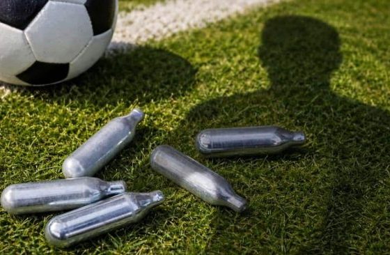 Football : laughing gas threatens the future of the game