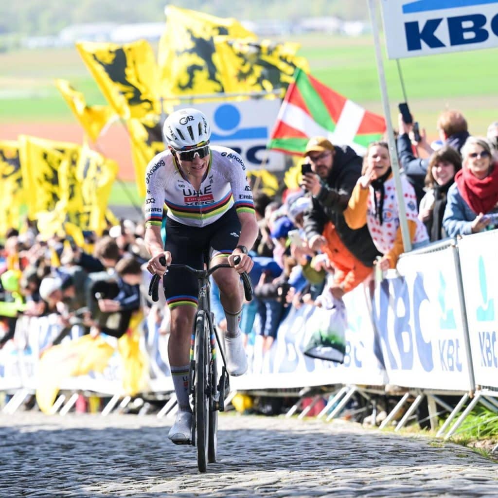 Pogacar outshines Van der Poel on the Paterberg
