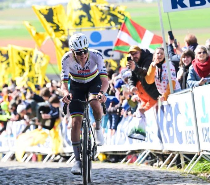 Pogacar outshines Van der Poel on the Paterberg