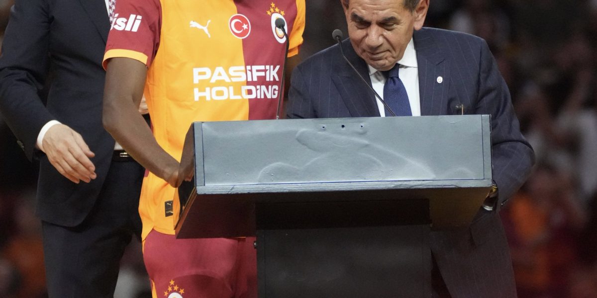 Galatasaray President Rules Out Osimhen Exit Amid Transfer Speculation