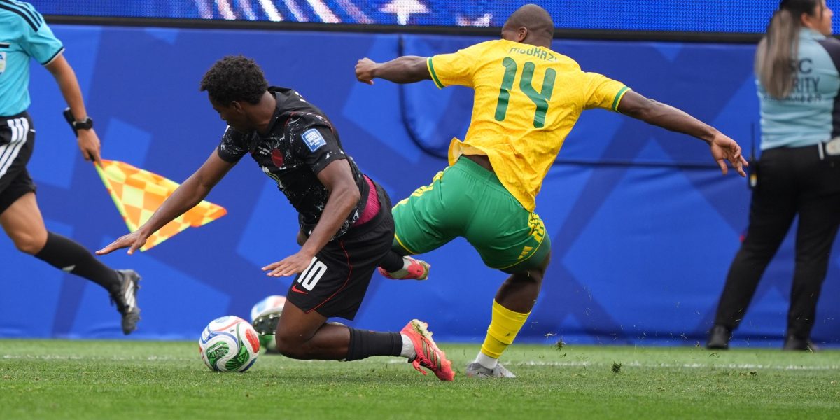 2026 FIFA WORLD CUP: Canada Edge Cagey First Half Against South Africa in Round of 16 Decider