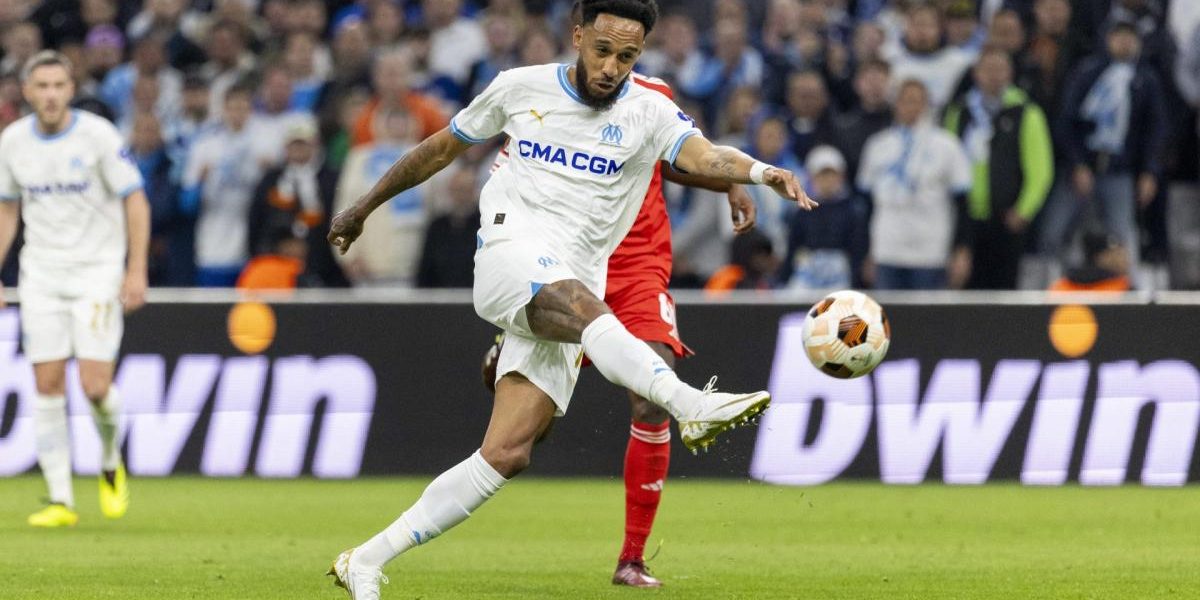 Bruno Genesio wants to keep Aubameyang at Marseille