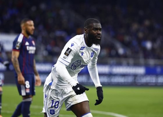 Paris FC sign Lassine Sinayoko from Auxerre