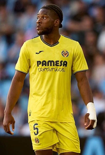 Willy Kambwala Set for Como Move as Manchester United Stand to Benefit