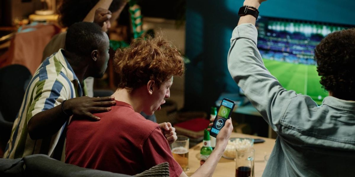 Why Live Casino Games Are Finding an Audience Among Sports Fans