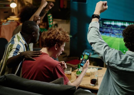 Why Live Casino Games Are Finding an Audience Among Sports Fans