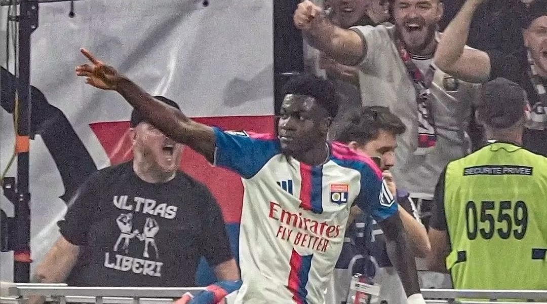 Ernest Nuamah Announces His Return with Two Goals in Lyon’s 4-0 Win Over Rennes