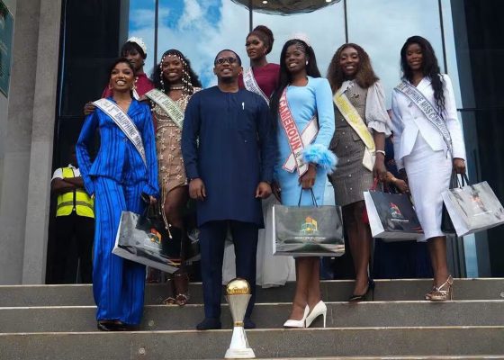 Miss Cameroon visits FECAFOOT and admires AFCON trophy