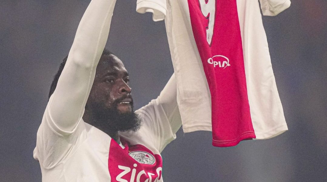 Arokodare Pays Emotional Tribute to Injured Kasper Dolberg After Scoring Against NEC