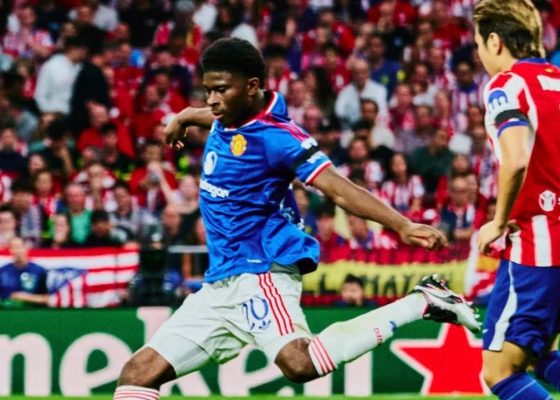Carlos Baleba Earns Wayne Rooney’s Praise Despite Manchester United’s Champions League Defeat to Atlético Madrid