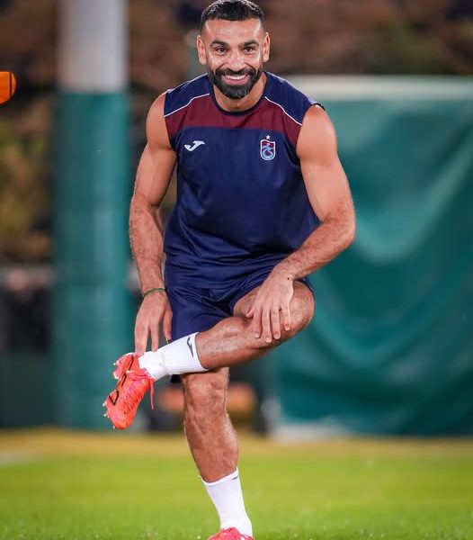 Steven Gerrard Defends Mohamed Salah’s Decision Not to End Career at Liverpool